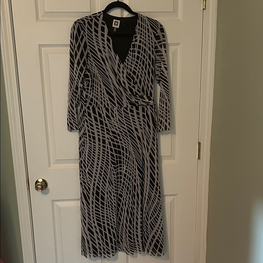 Anne Klein Black and White Geometric Long Sleeve Dress